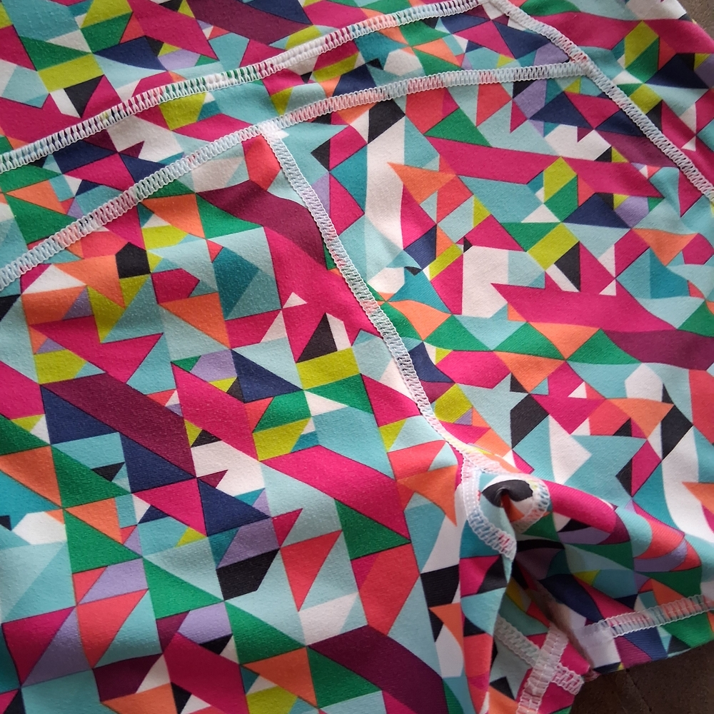Fabletics Colorful Geometric 3-Piece Set Activewear - Picture 4 of 16